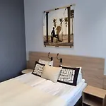 Cozy Private In Building