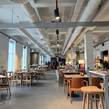 Cozy Private In Building